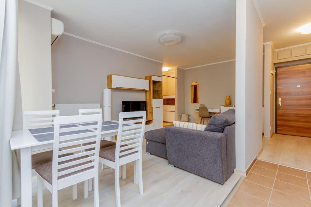 Apartment 2br Corvin Terrace W Ac By Nw Budapest
