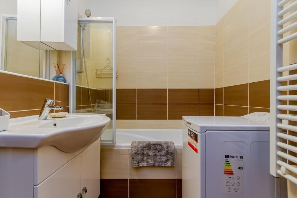 2br Corvin Terrace W Ac By Nw * Budapest