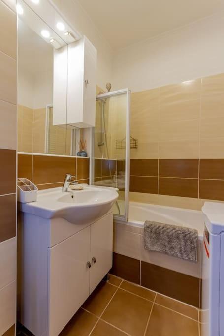2br Corvin Terrace W Ac By Nw Apartment Budapest