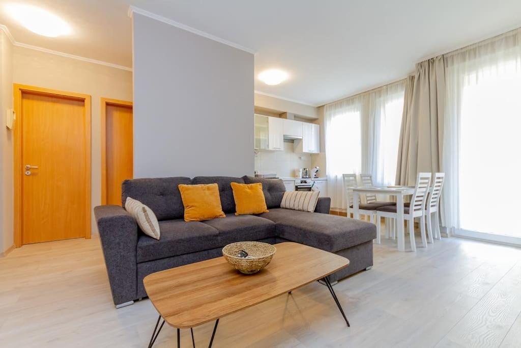 2br Corvin Terrace W Ac By Nw * Budapešť